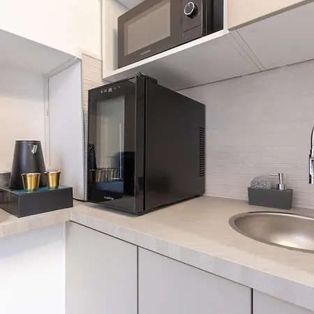 Centro Storico - Stanza Con Wi-fi E Aria Condizionata Δωμάτια σε οικογενειακή κατοικία